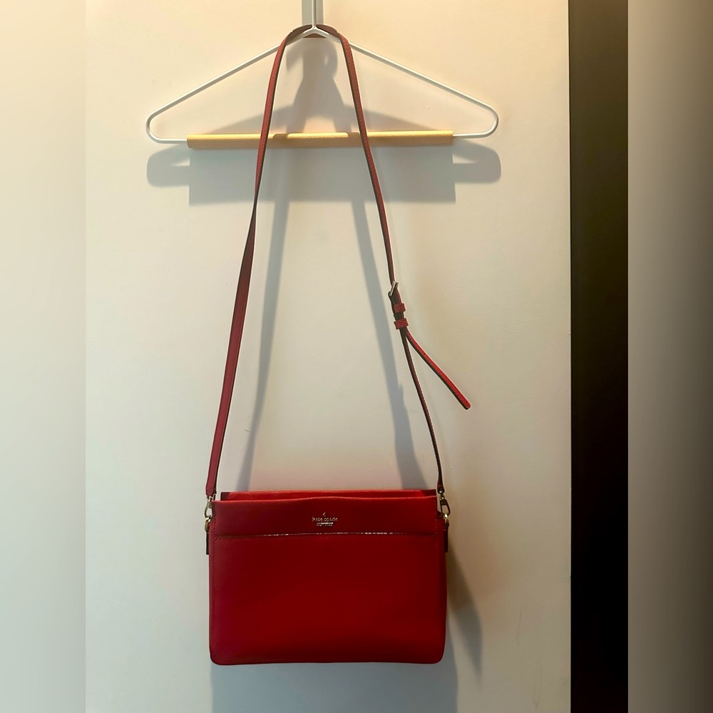 Kate Spade Cameron Zip Crossbody Rosso Red wear as a crossbody/shoulder/clutch